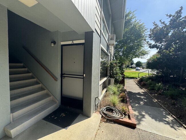 Building Photo - 1080 Los Gamos Rd