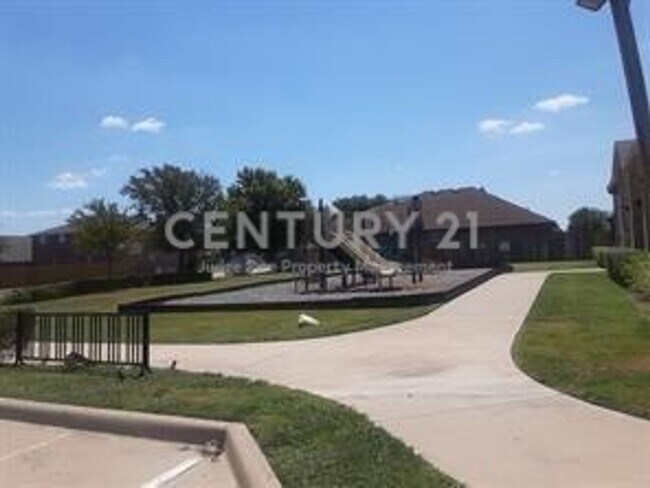 Building Photo - Wonderful 3/2/2 in CROWLEY ISD For Rent!