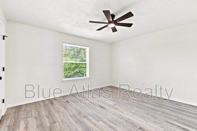 Building Photo - 8137 Foxfire Ln