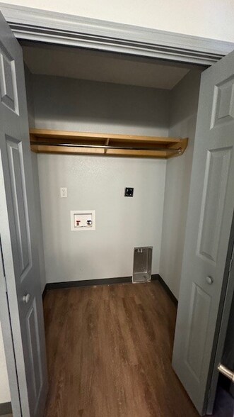 Building Photo - 3331 W Nantucket Ave