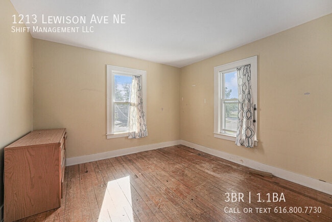 Building Photo - 1213 Lewison Ave NE