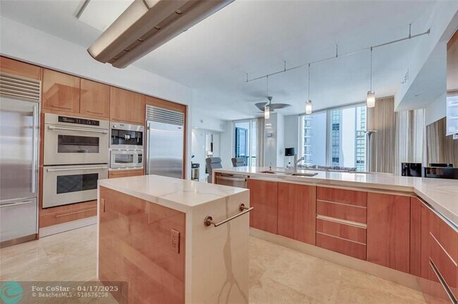 Building Photo - 333 Las Olas Way