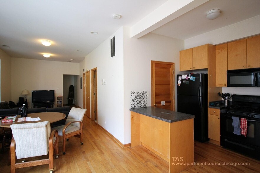 Building Photo - 1446 N Leavitt St