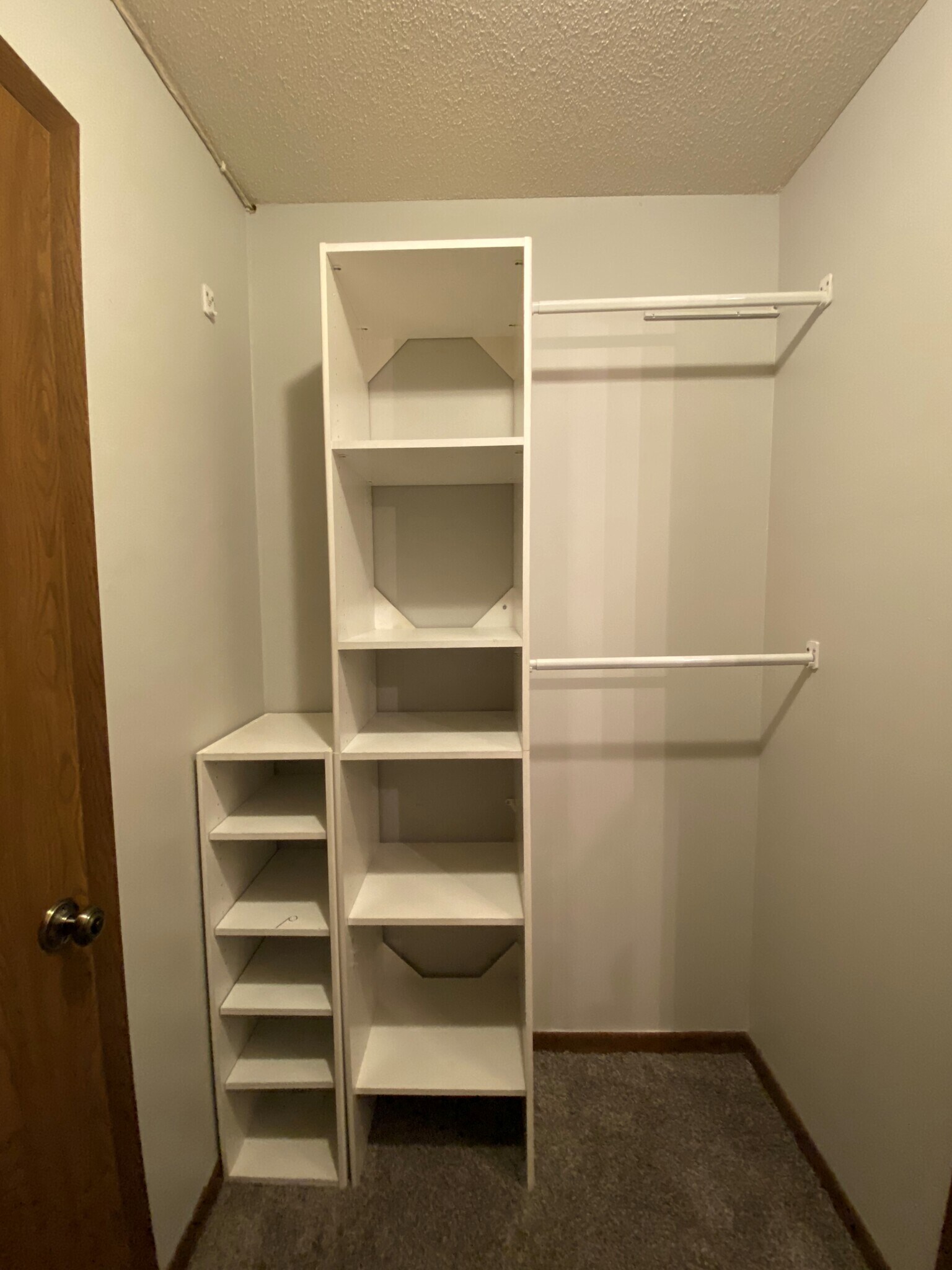 Building Photo - 2106 Valleyhigh Dr NW