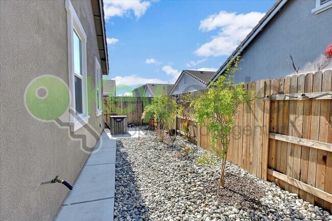 Building Photo - 4168 Gossamer St