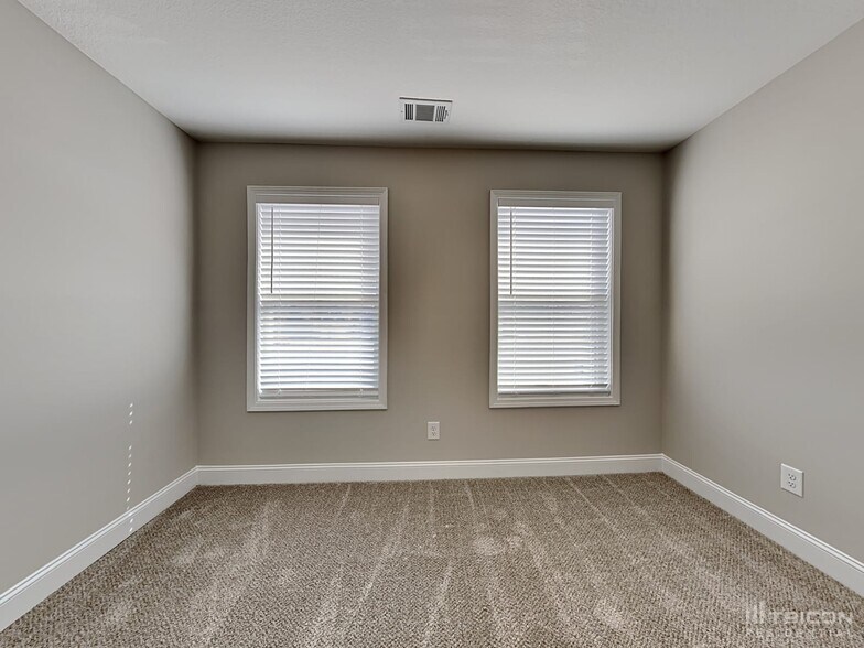 Building Photo - 210 Livingston Ct