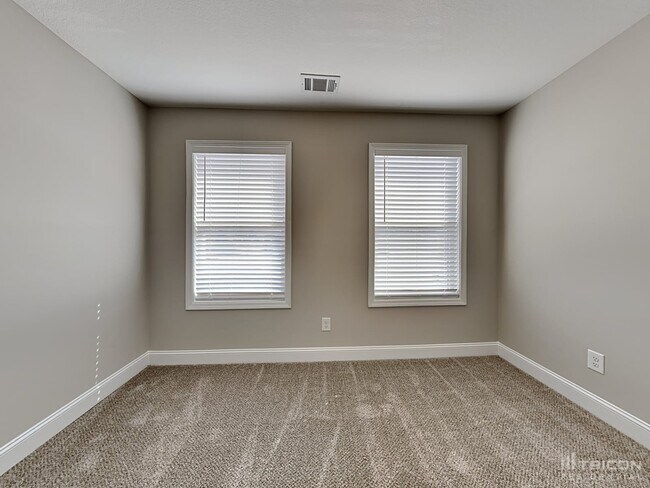 Building Photo - 210 Livingston Ct