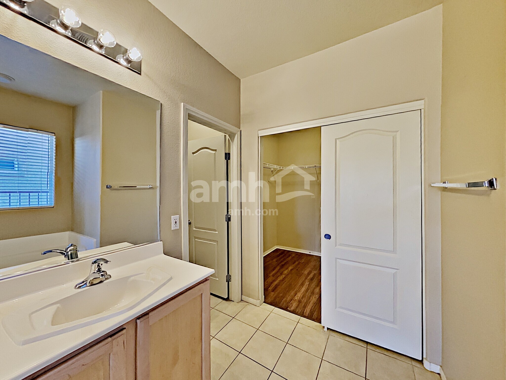 Building Photo - 212 Purple Passion Ave