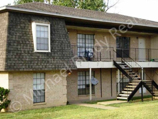 Building Photo - Affordable Two Bedroom!