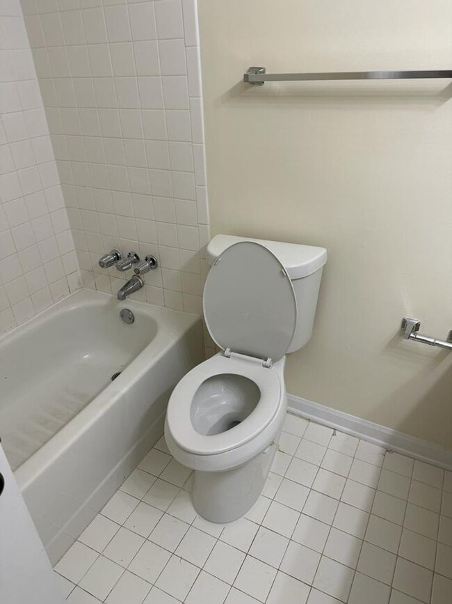 Building Photo - 616 Barrington Hills Dr