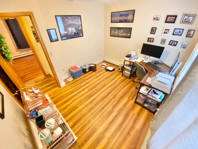 Building Photo - 3 Bedroom Apartment in Home VT Available 8/1!
