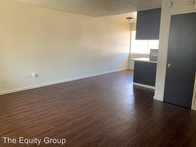 Building Photo - 615 S Demaree St