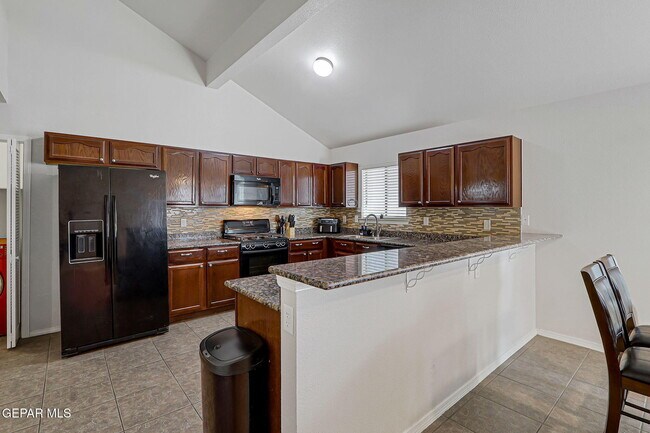 Building Photo - 2305 Honey Dew St