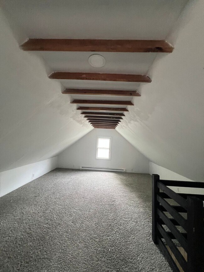 Building Photo - Single Family Home -Recently updated