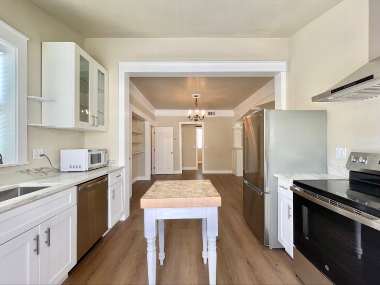 Building Photo - 7700 Boca Ciega Dr