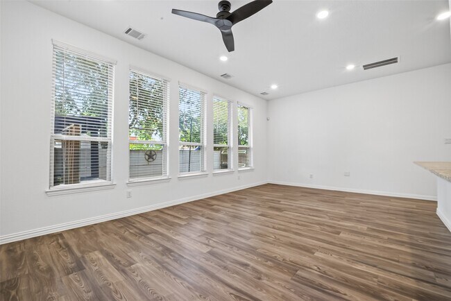Building Photo - 4743 Glen Isle Dr