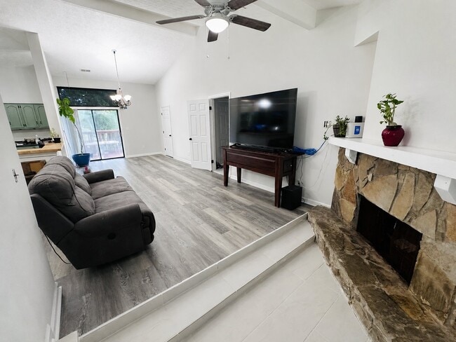 Building Photo - 2418 Samia Dr NW