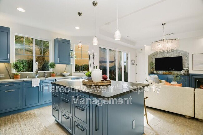 Building Photo - 409 N Cedros Ave