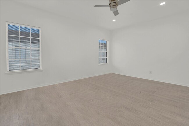 Building Photo - 4001 Tanglewilde St