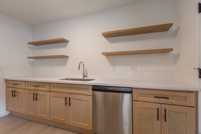 Building Photo - Crowne Pointe Apartment Homes
