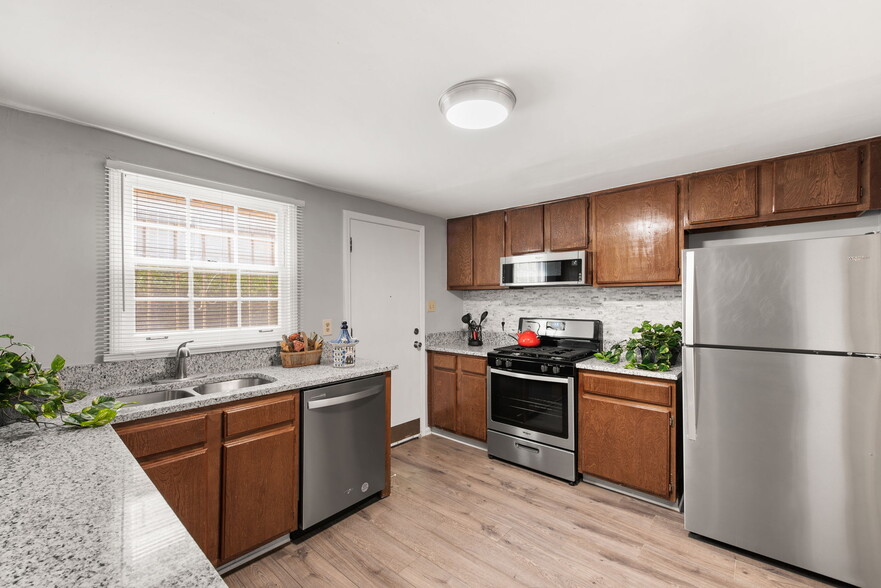 Kitchen - 1355 Lucile Ave SW