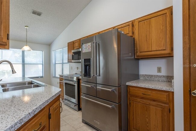 Building Photo - 14180 Hampton Falls Dr N