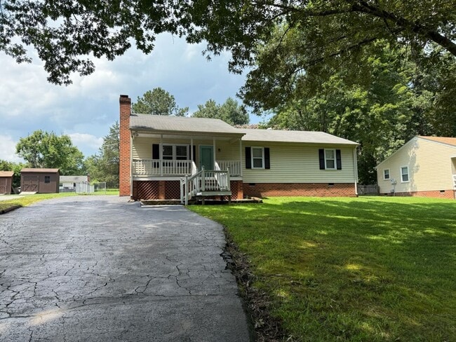 Building Photo - 3 Bedroom 2 Bath Rancher in Mechanicsville!
