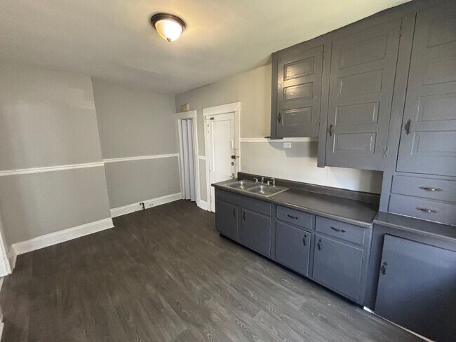 Building Photo - 1750 Alcoy Rd