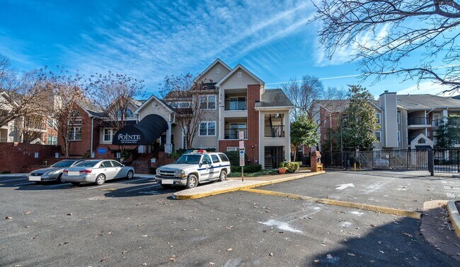 Building Photo - Beautifully Updated 1 Bed 1 Bath Condo With Sunroom In Sought After Point At Park