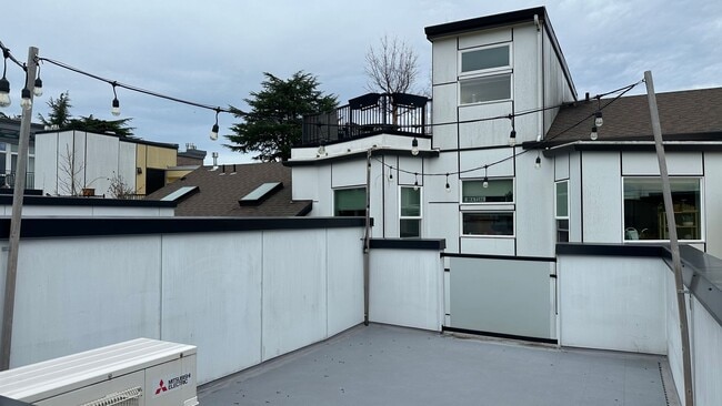 Building Photo - 1803 20th Ave