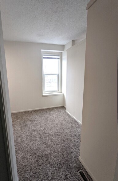 Building Photo - 407 Vermillion St