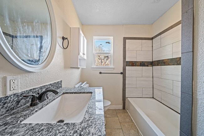 Building Photo - 6911 Sherwood Dr