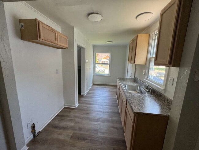 Building Photo - Discover Comfort and Convenience in Harper...