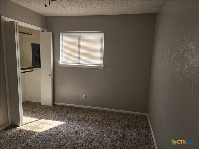 Building Photo - 1807 Janis Dr