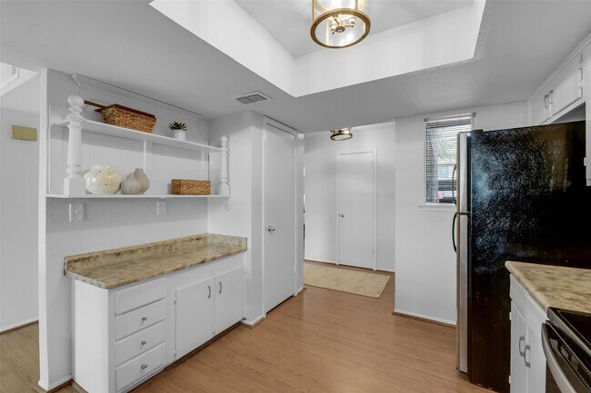 Building Photo - 5005 Georgi Ln