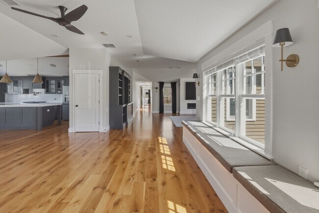 Building Photo - 235 Brook St