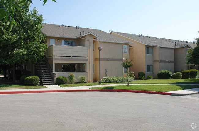 Building Photo - Pineview Apartments