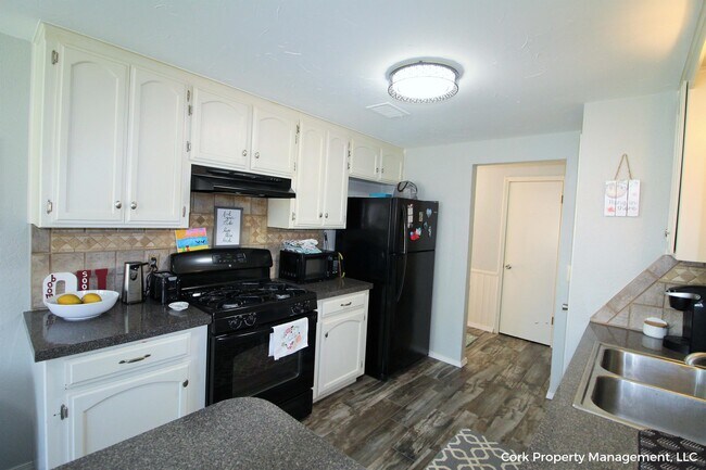 Building Photo - 1301 Del Norte Dr