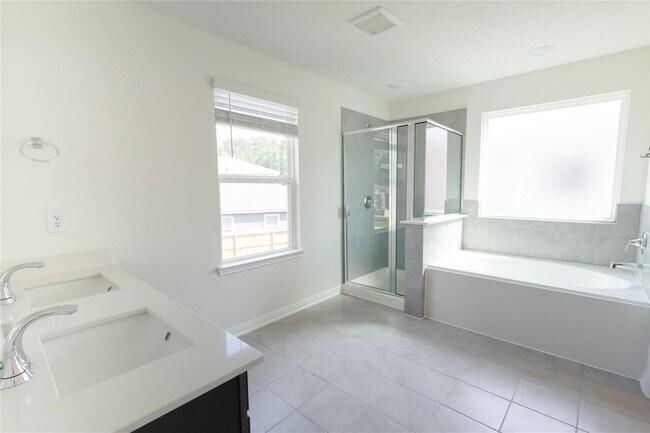 Building Photo - 9426 Castillo Ct