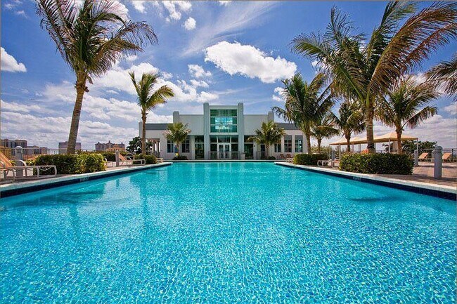 Building Photo - 300 S Australian Ave