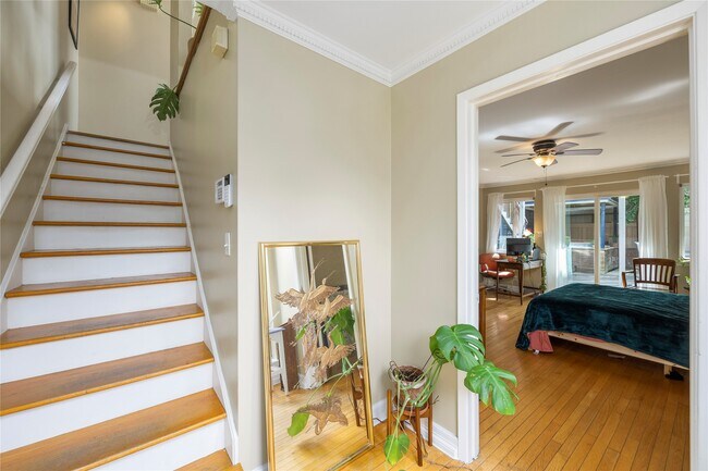 Building Photo - 2415 Dunlavy St