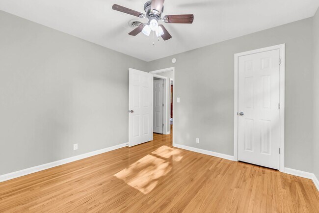 Building Photo - 613 Channell Dr