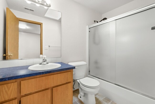 Building Photo - Updated SE Portland Townhome - Near Woodstock