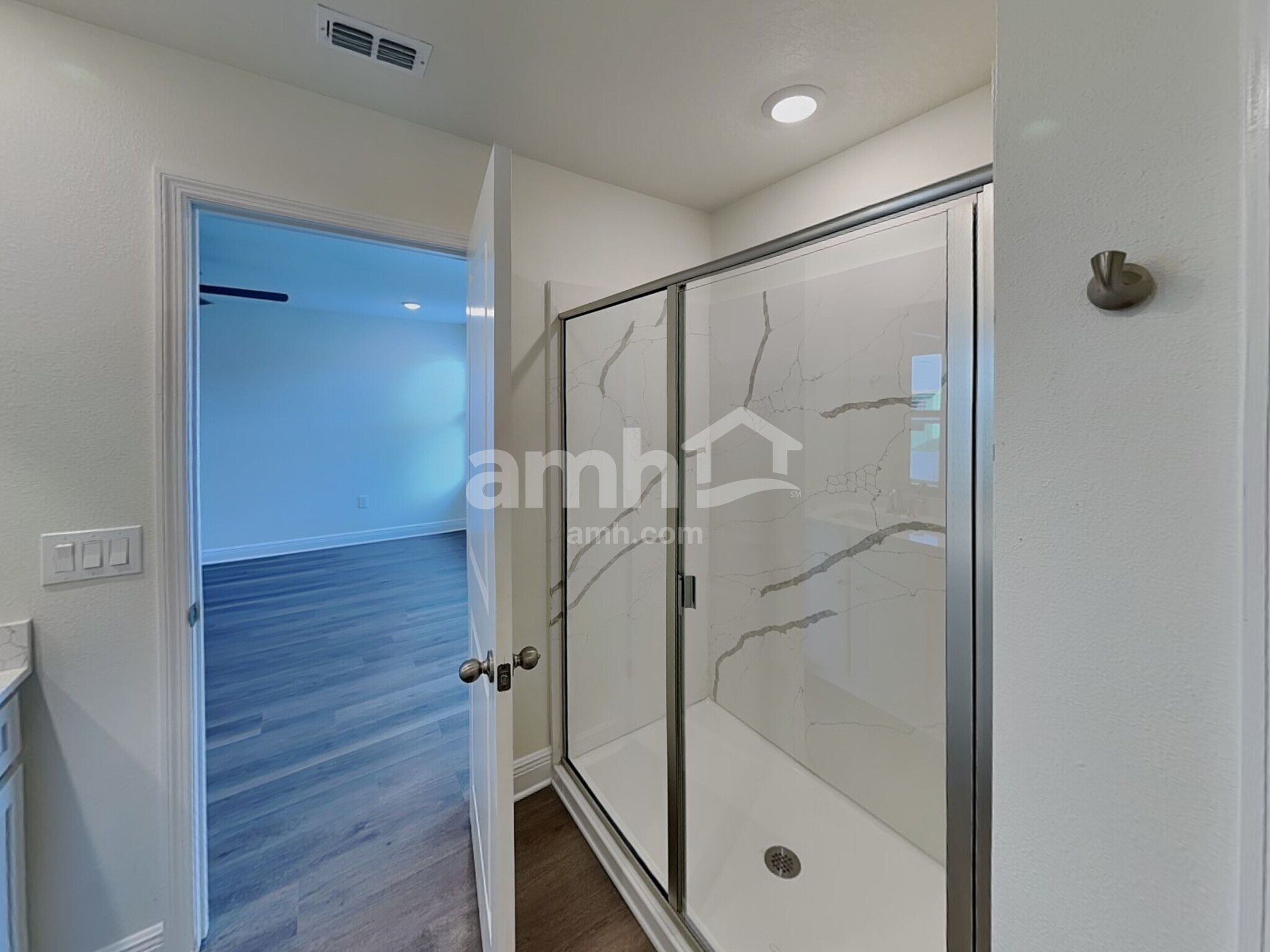 Building Photo - 5944 Pinewood Ests Dr