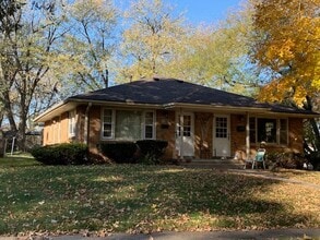 Building Photo - Brick 1 BR 1 BA duplex with hardwood floors in nice residential neighborhood