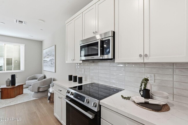 Building Photo - 850 N 8th Ave