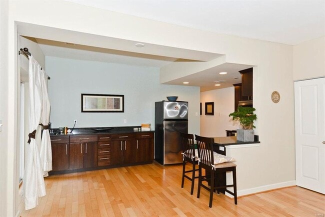 Building Photo - 5621 Pershing Ave