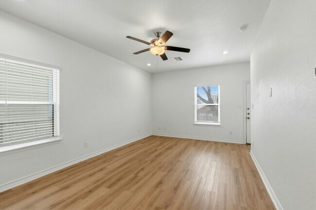 Building Photo - 707 Runnels Ave