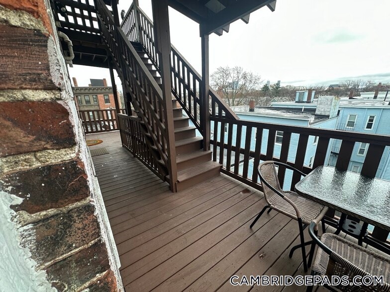 Building Photo - 1056 Cambridge St