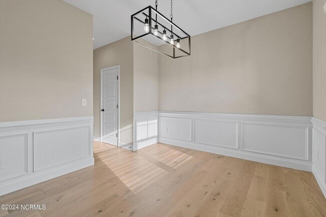 Building Photo - 204 Sandy Springs Rd